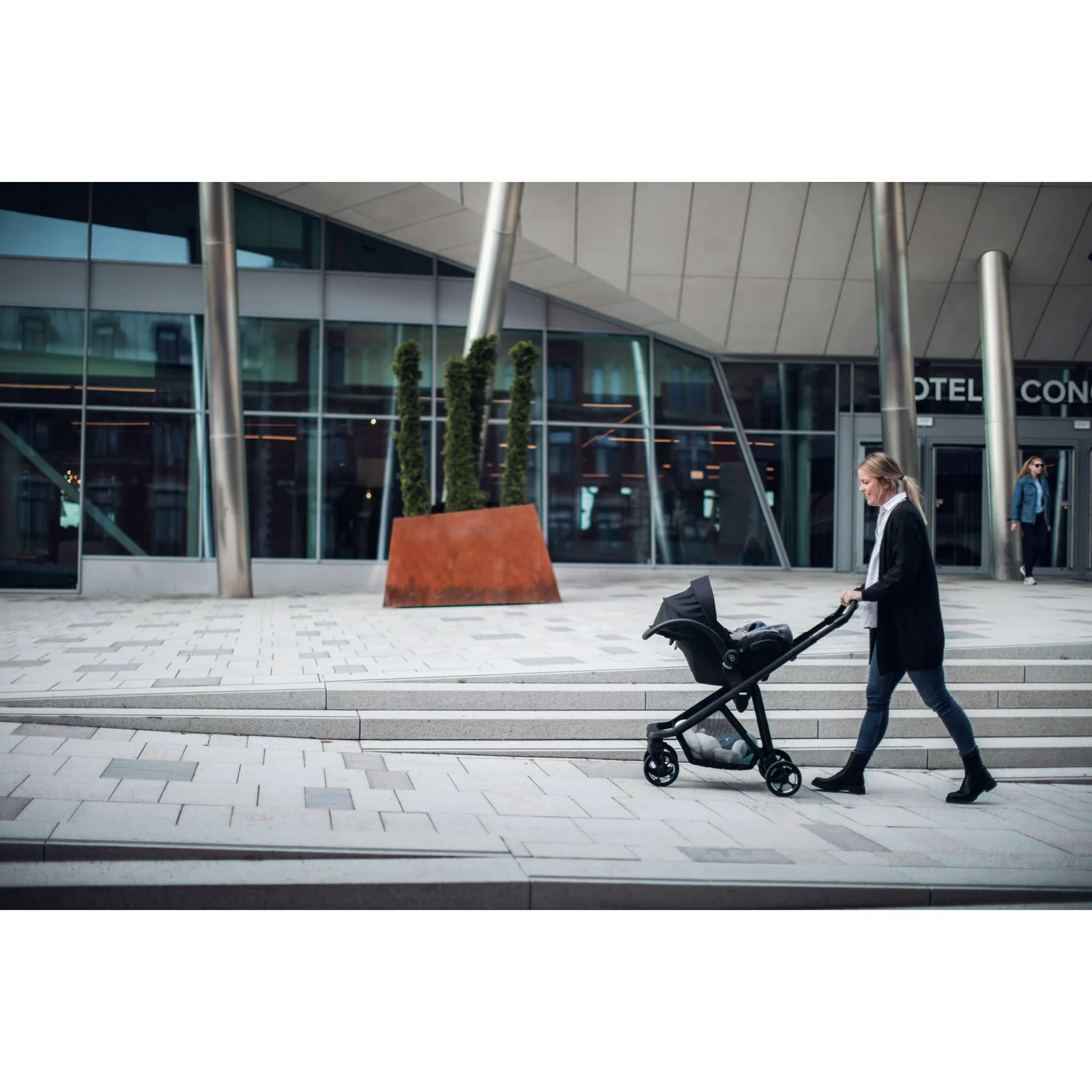 Thule Shine Stroller (Closeout) - Image 11