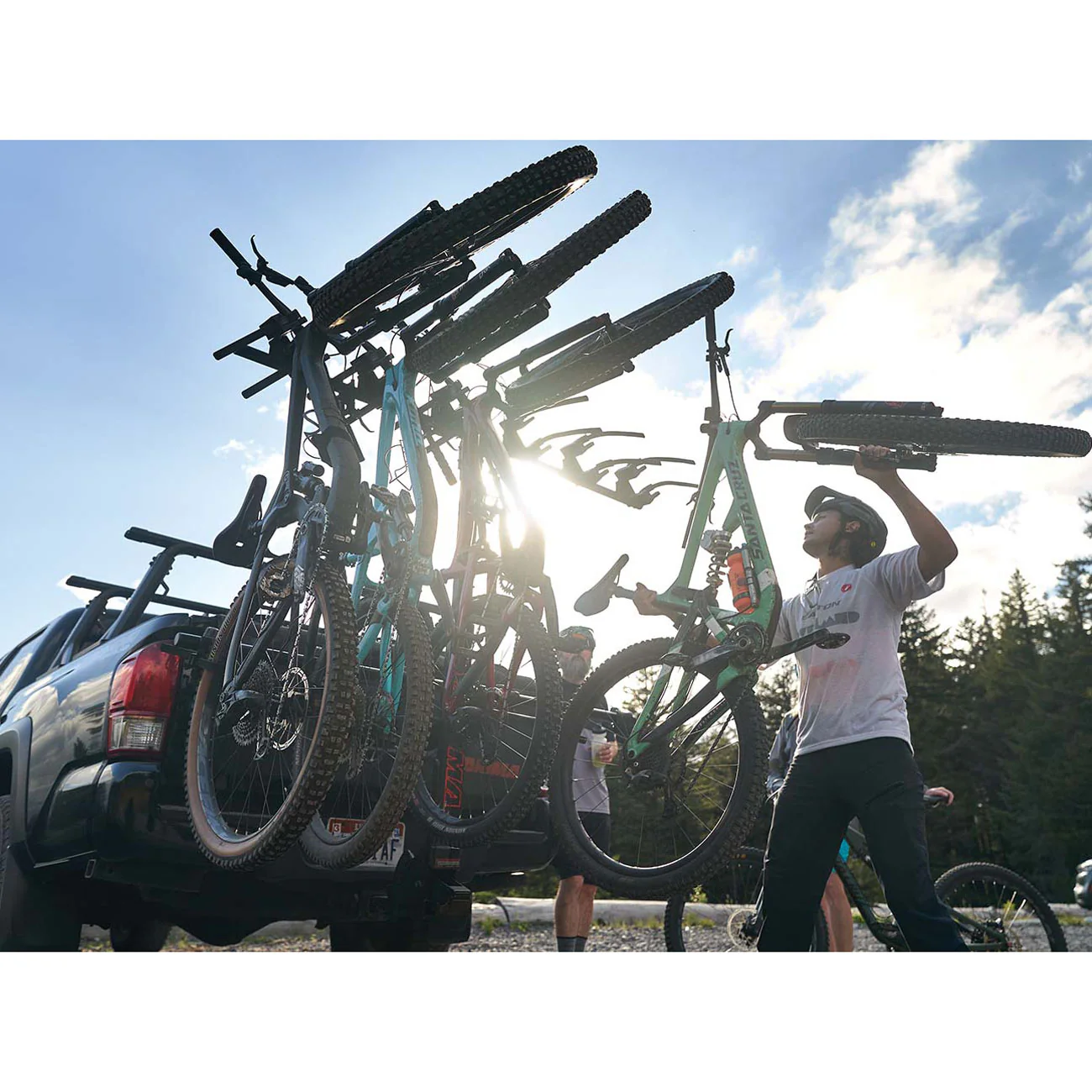 Yakima HangTight 6 Bike Vertical Hitch Rack - Image 9